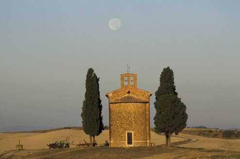 Near Pienza, Tuscany, Italy - 00486HS