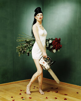 Young woman with roses and chainsaw - 00012DK