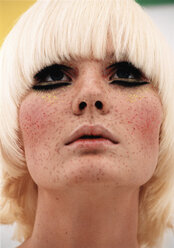 Young woman wearing blond wig, looking up - 00007DK