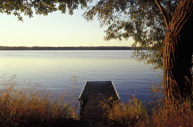 Kanada, Ontario, Steg am See - 00328MS