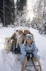 Familie mit Hund - HHF00025