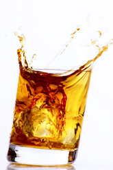Ice cube falling into whiskey glass - 01492CS-U