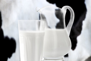 Fresh milk, digital composite - 01349CS-U