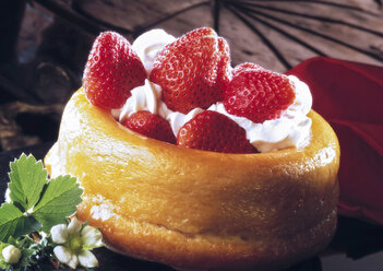 Savarin mit Erdbeeren - 01182CS-U