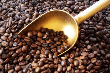 Fresh coffee beans, close-up - 01145CS-U