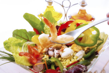 Seafood salad, close-up - 01103CS-U