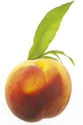 Fresh peach, close-up - 00765CS-U