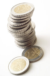 Pile of 2 Euro coins - 00645CS-U