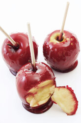 Candied apple on stick, close-up - 00297CS-U