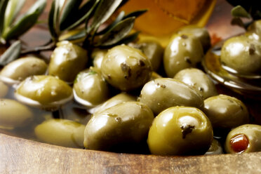Fresh olives in bowl - 00268CS-U