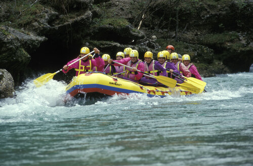 Gruppe von Männern beim Rafting - 00102GN