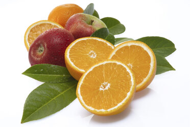 Frische Orangenhälften und Äpfel - 00088CS-U