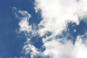 Himmel und Wolken, niedriger Blickwinkel - 00034MN