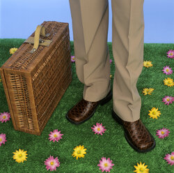 Businessman with picnic basket - JLF00021