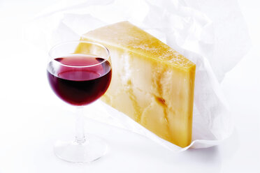 Italienischer Käse und ein Glas Rotwein - 01763CS-U