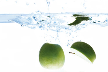 Green apples in water - 01554CS-U