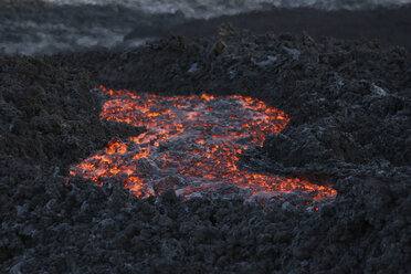 hawaii - kleiner lavastrahl bei aa-field - RM00056