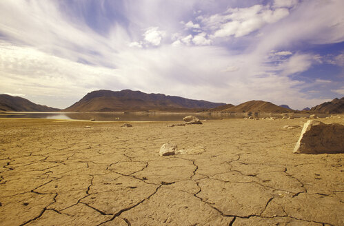Gamskapoortdam, dry lands, Little Karoo, South Africa - 00949MS