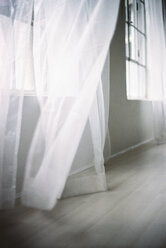 Blowing white curtain - 00029MN