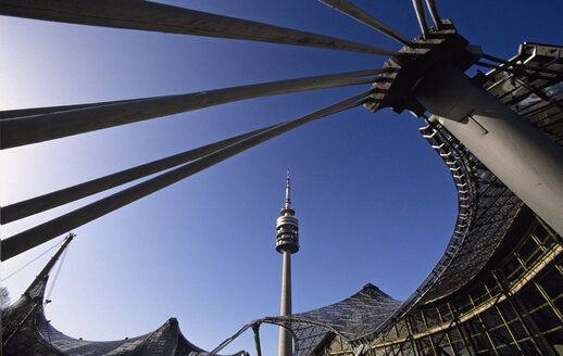 Deutschland, Bayern, München, Olympiapark mit Fernsehturm - HSF00939