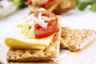 Crispbread with cheese and tomatoe - 02117CS-U