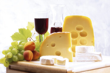 Cheese and fruits with wine - 02092CS-U