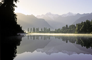 Neuseeland, Tasmanien, Spiegelung des Mt. Cook im Matheson-See - 00025SH-U