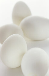 Eggs against white background, close-up - 00733AS