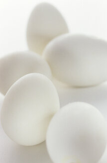 Eier vor weißem Hintergrund, Nahaufnahme - 00733AS