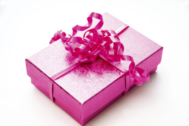 Geschenk verpackt mit rosa Geschenkpapier - 02387CS-U