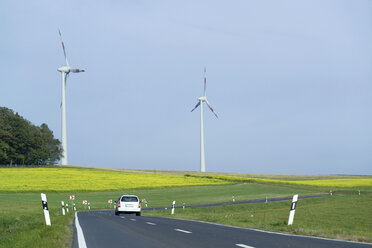 Windkraftanlagen im Feld - 02454CS-U