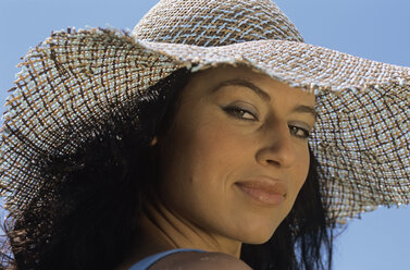 Woman with hat, portrait - LDF00104