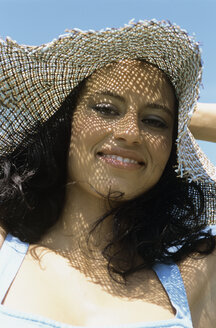 Woman with hat, portrait - LDF00103