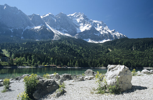 Eibsee mit Zugspitze im Hintergrund, Bayern, Deutschland - UMF00110