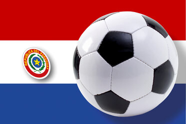 Fußball gegen die Flagge Paraguays - 02597CS-U
