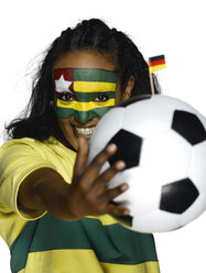 Weiblicher Fußballfan aus Togo, Porträt - LMF00381
