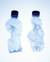Crumpled water bottles - THF00011