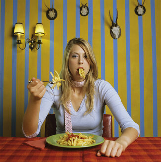 Young woman eating french fries - JLF00069