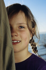 Girl (8-11) smiling, portrait - WEPF00277