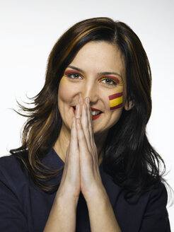 Betende Frau mit spanischer Flagge im Gesicht - LMF00429