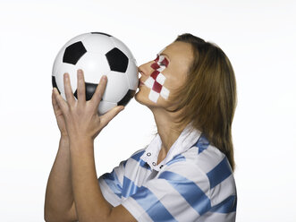 Fußballfan mit kroatischer Flagge im Gesicht - LMF00410