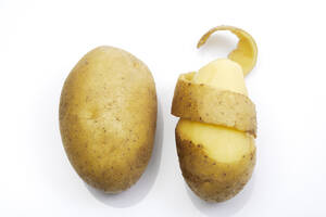 Geschälte Kartoffel, Ansicht von oben - 02850CS-U