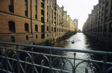 River Elbe, Hamburg, Germany - NHF00138