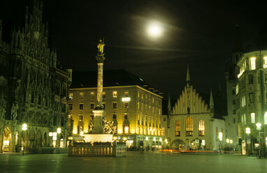 Marienplatz at night, Munich, Bavaria, Germany - GNF00720