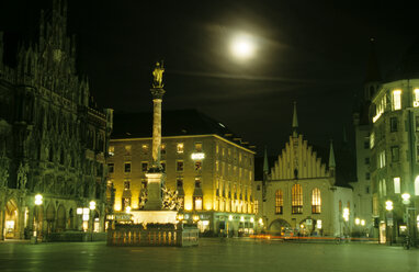 Marienplatz bei Nacht, München, Bayern, Deutschland - GNF00720