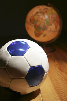 Soccer ball and globe - LDF00132