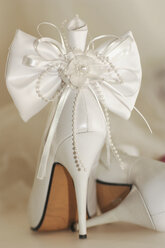 Bridal shoe tied with ribbon - 00004LRH-U
