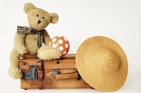 Teddy bear on suit case with hat and ball - 00012LRH-U