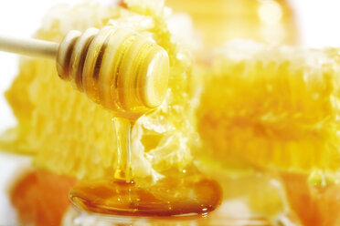 Honey spoon and honeycomb - 02995CS-U