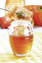 Glass of honey and honey spoon - 02993CS-U